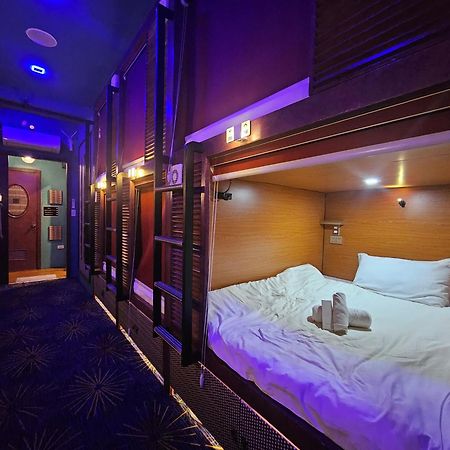 Attic Capsule Hotel Marigondon  Екстер'єр фото
