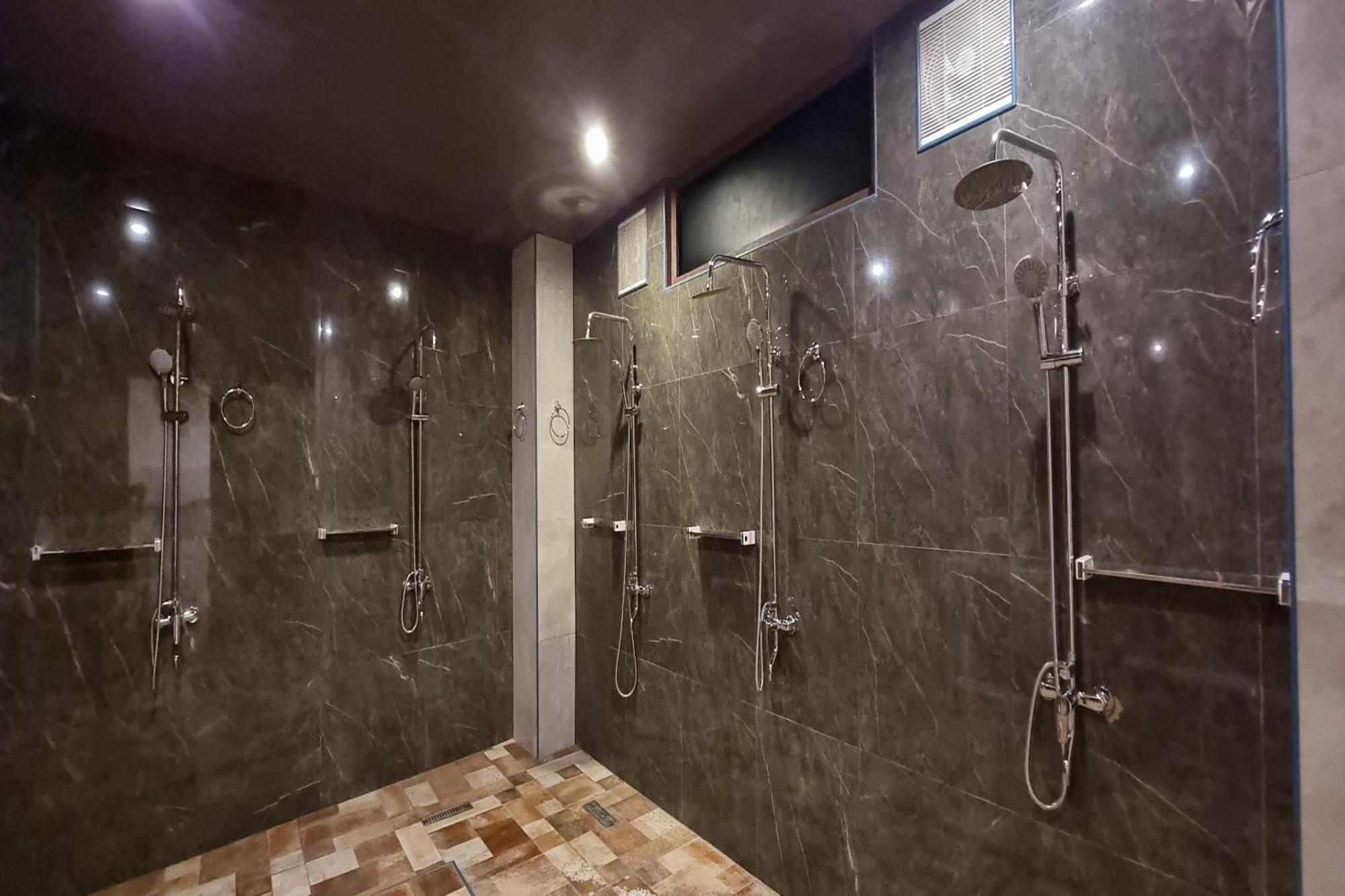 Attic Capsule Hotel Marigondon  Екстер'єр фото