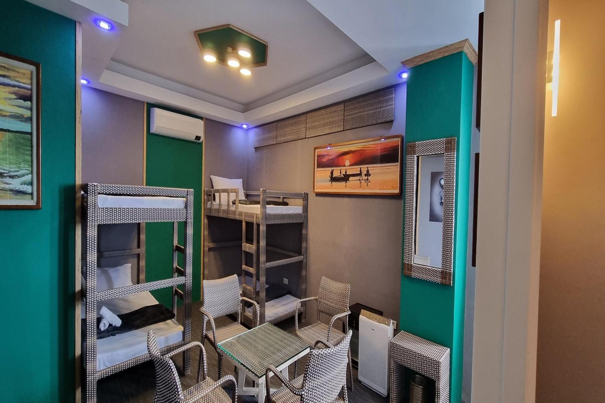 Attic Capsule Hotel Marigondon  Екстер'єр фото
