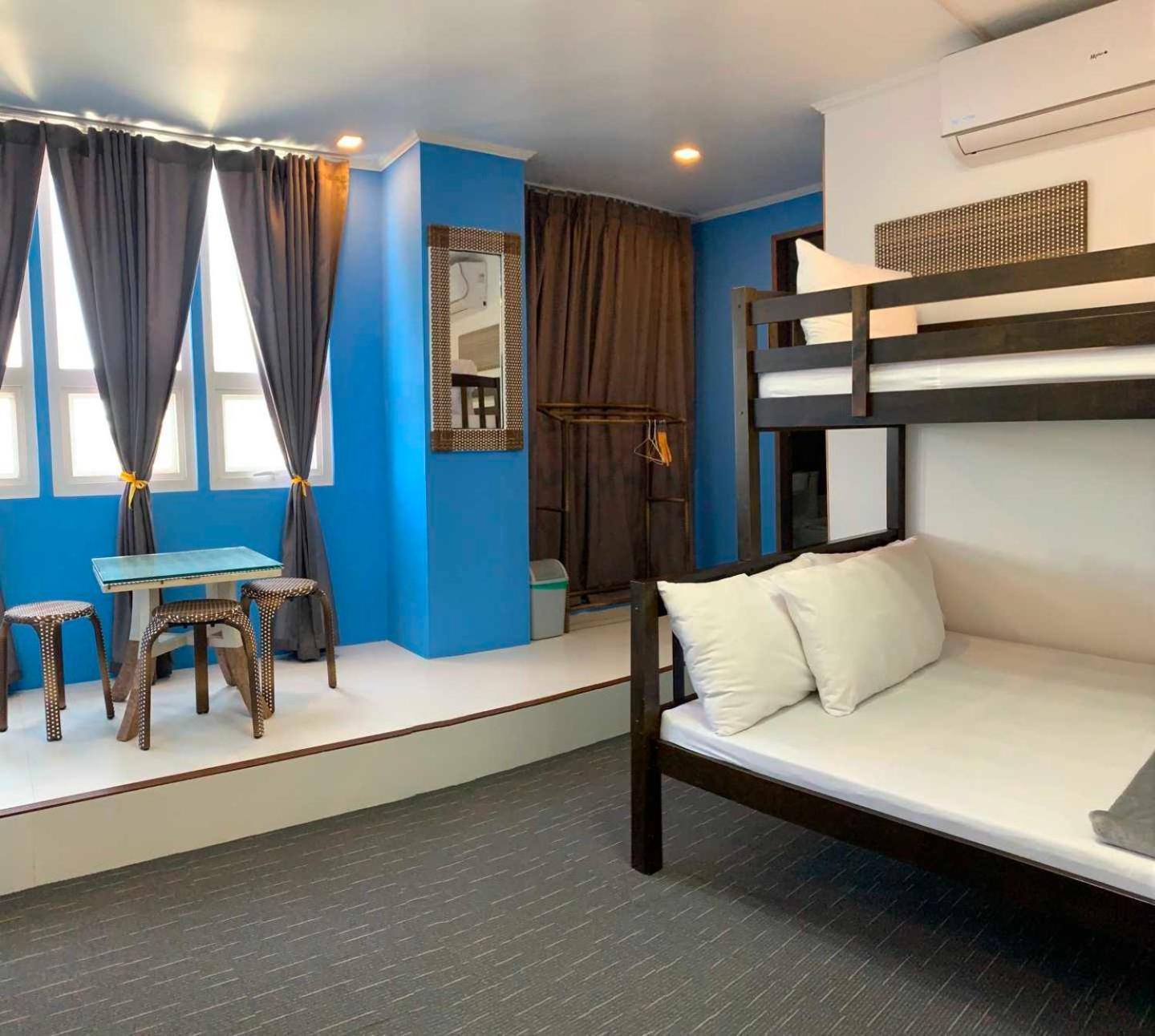 Attic Capsule Hotel Marigondon  Екстер'єр фото