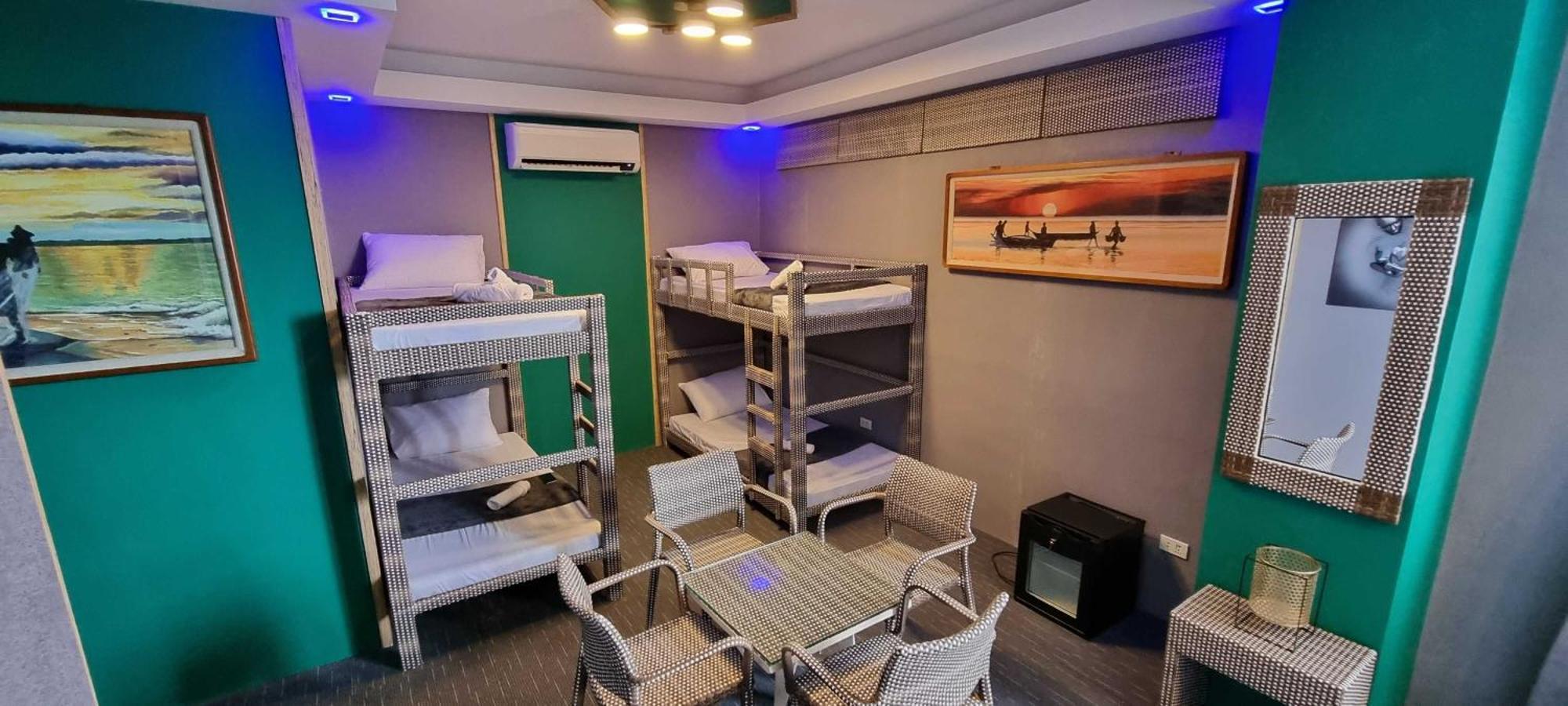 Attic Capsule Hotel Marigondon  Екстер'єр фото