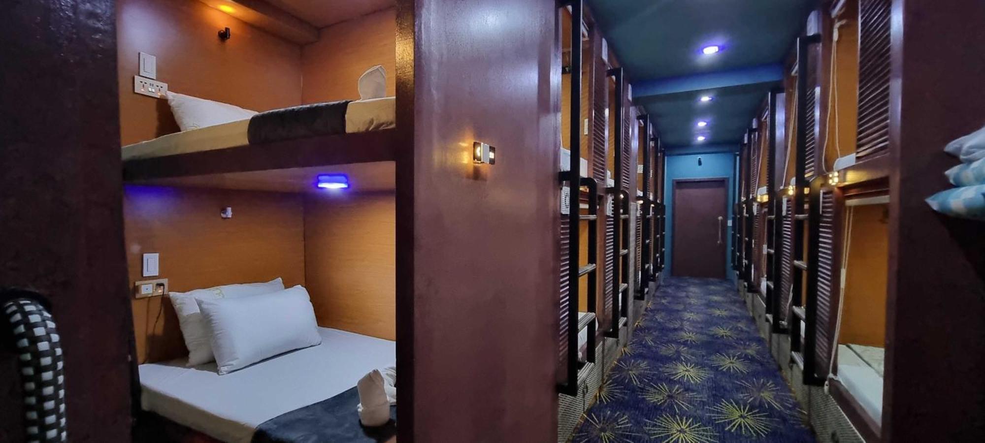 Attic Capsule Hotel Marigondon  Екстер'єр фото