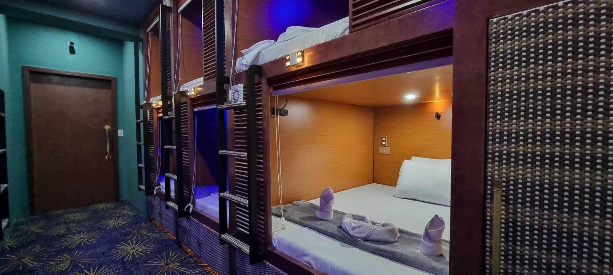 Attic Capsule Hotel Marigondon  Екстер'єр фото