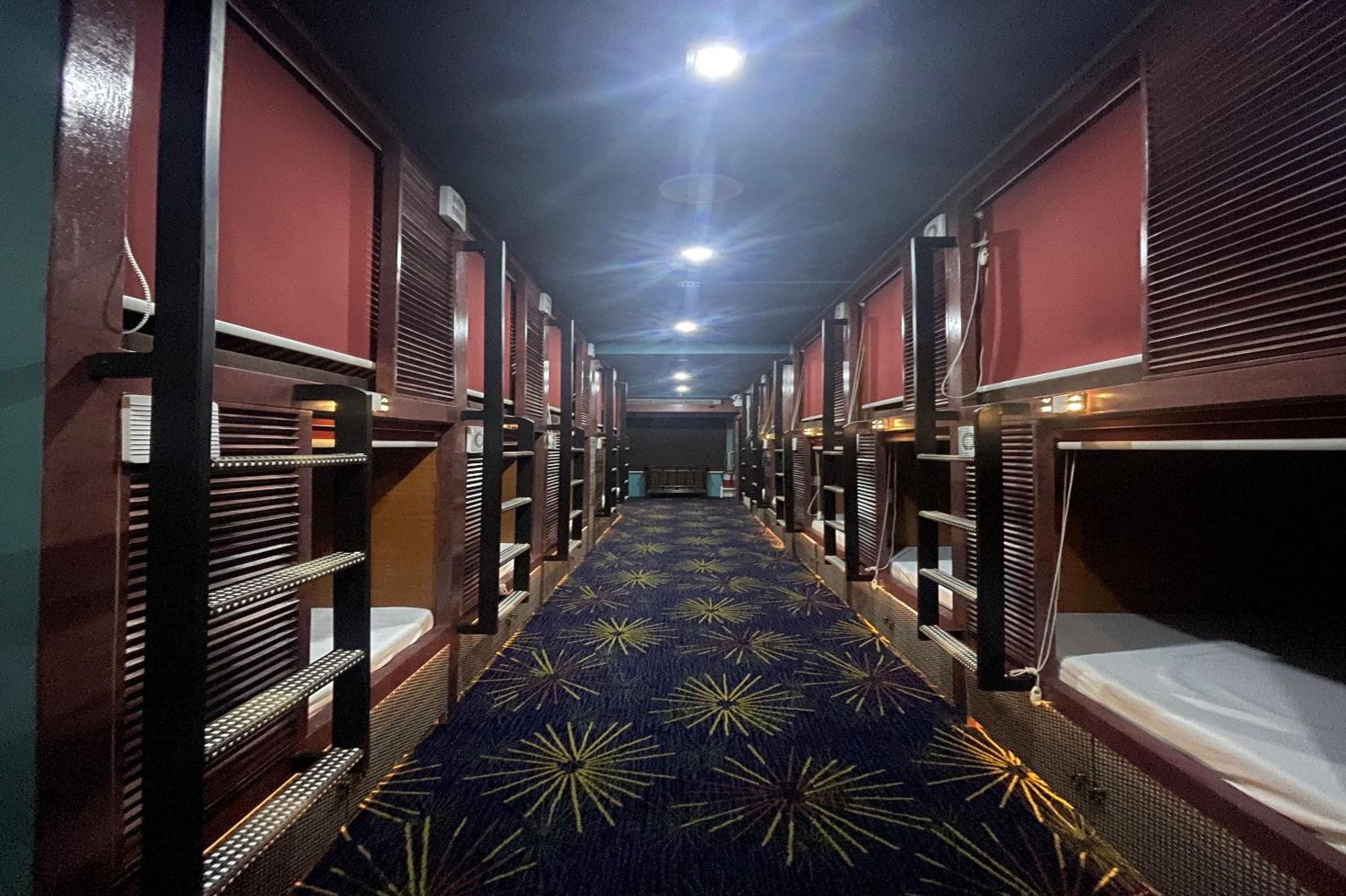 Attic Capsule Hotel Marigondon  Екстер'єр фото
