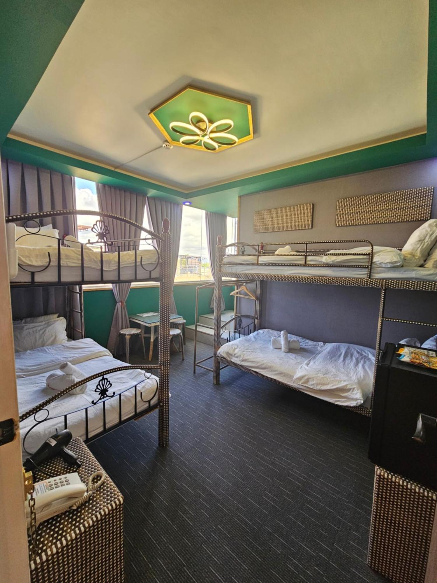 Attic Capsule Hotel Marigondon  Екстер'єр фото