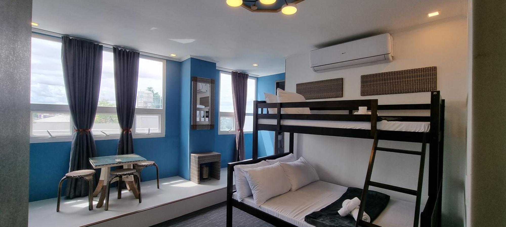 Attic Capsule Hotel Marigondon  Екстер'єр фото