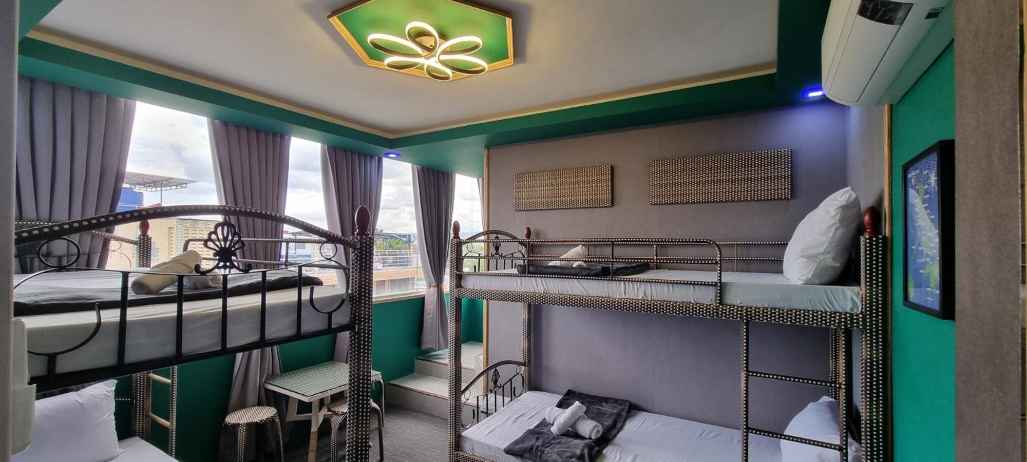 Attic Capsule Hotel Marigondon  Екстер'єр фото